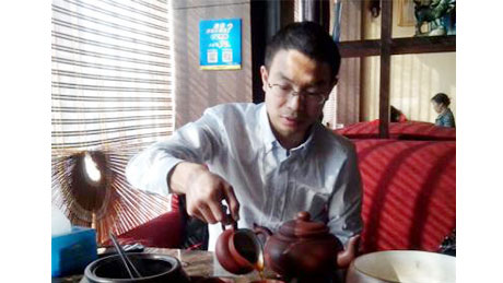 高川--湖南农大动物营养硕士
现任：饲料技术经理，进入资源各人庭，得到好多教员的援手，也越发分了然自己的地位和方向。以前人生的各种经历，在此时才发现它的价值。