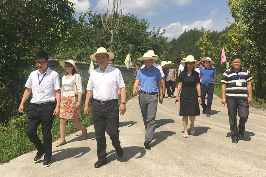 F:\2015-2018年OA文件 电视机媒体播放图设计\2018-OA文件 电视机媒体播放图设计\2018.07.31-中央党校副校长王东京调查调研北京资源宝运莱集团\01.jpg