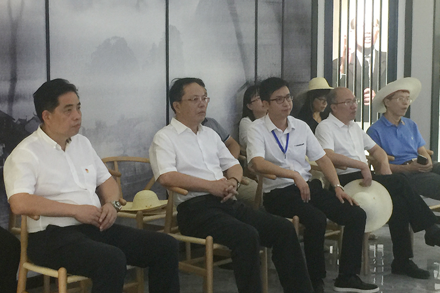 F:\2015-2018年OA文件 电视机媒体播放图设计\2018-OA文件 电视机媒体播放图设计\2018.07.31-中央党校副校长王东京调查调研北京资源宝运莱集团\04.JPG